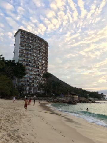 BEACH FRONT GIRASOL SUR | PUERTO VALLARTA, MEXICO | SEASON DEALS FROM $83